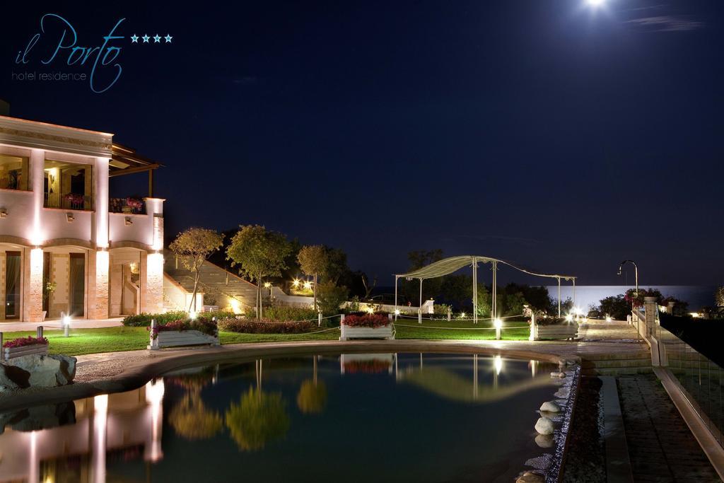 Hotel Residence Il Porto Mattinata Exteriör bild