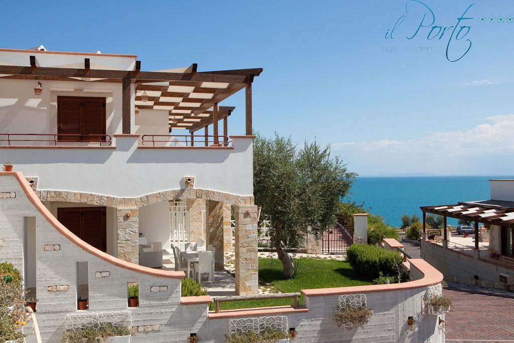 Hotel Residence Il Porto Mattinata Exteriör bild