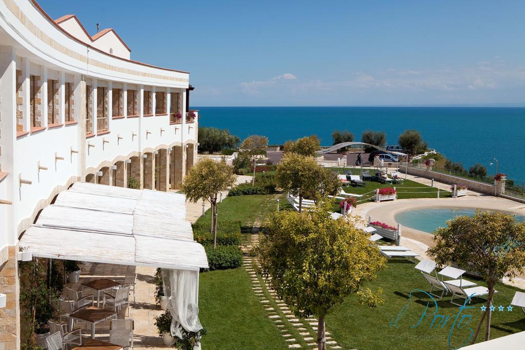 Hotel Residence Il Porto Mattinata Exteriör bild