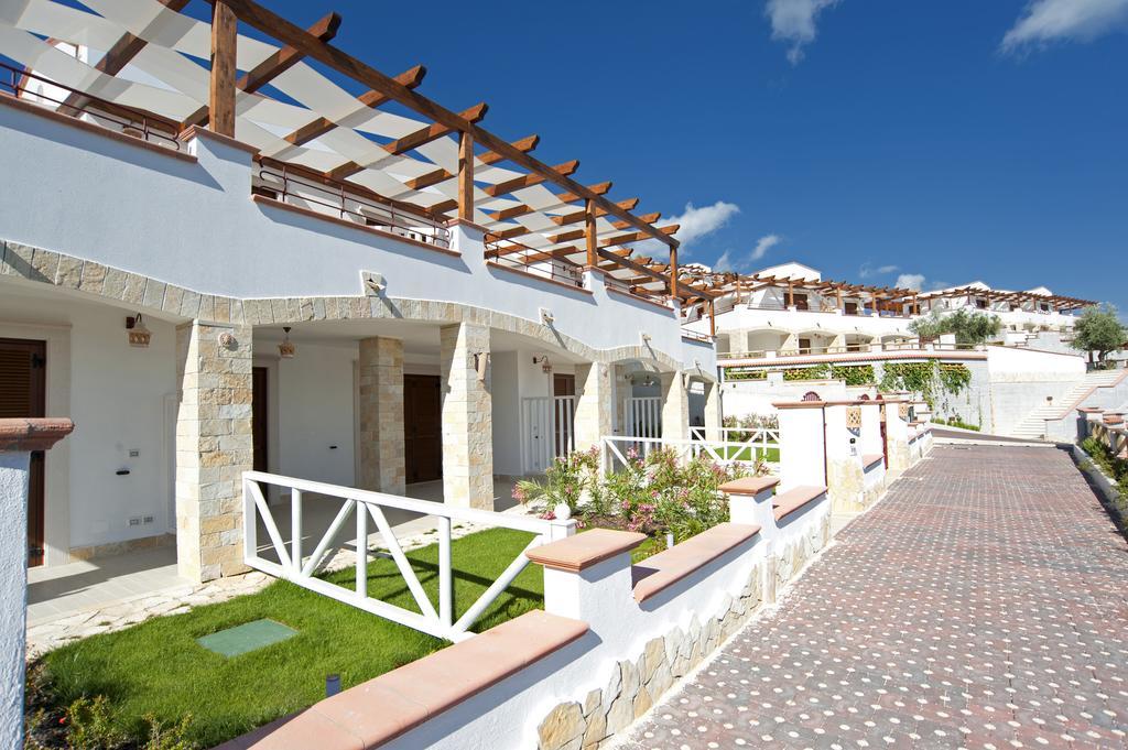 Hotel Residence Il Porto Mattinata Exteriör bild