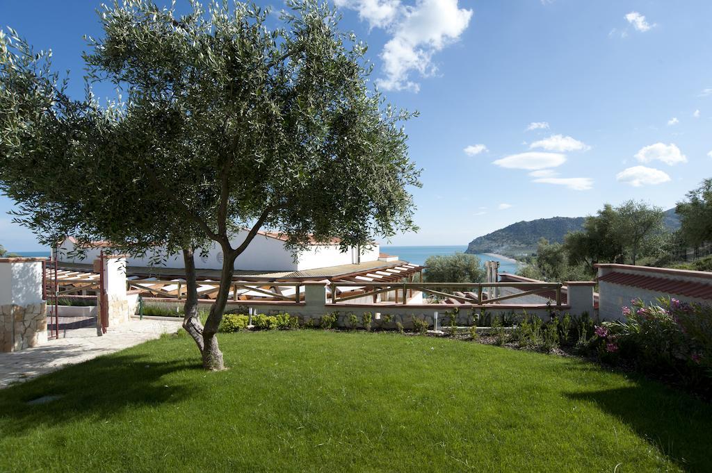 Hotel Residence Il Porto Mattinata Exteriör bild